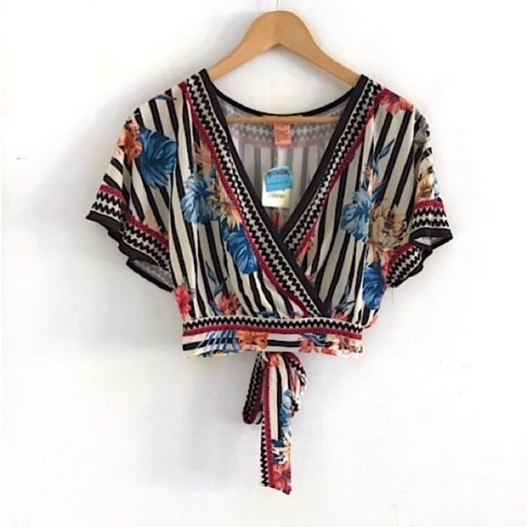 Flying Tomato Tops - 5 for $35 NWT Flying Tomato floral wrap top blouse crop womens size S